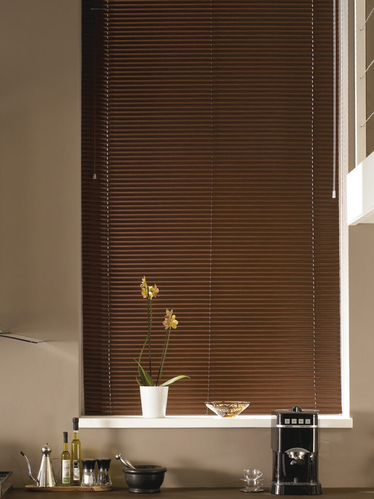 the benefits of wooden venetian blinds for a warm cosy ambience